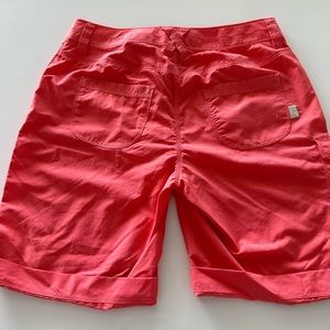 Women’s Mountain Hardwear Mirada Cargo Shorts - Size 2